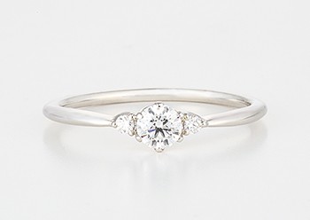 BELLE BLANCHE Engagement Ring Tulip